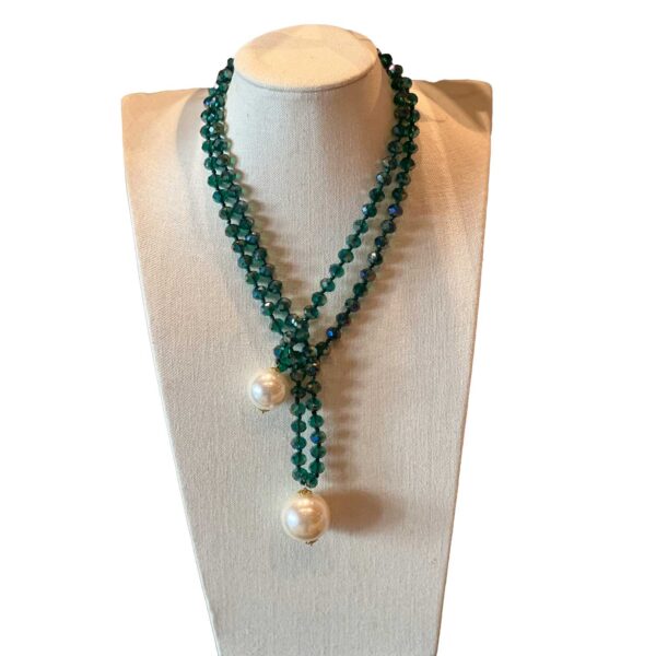 Double jumbo pearl necklace with emerald crystal